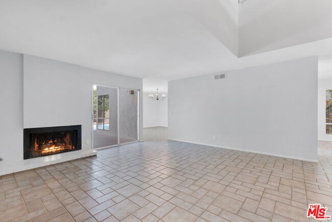 Building Photo - 603 Racquet Club Ln