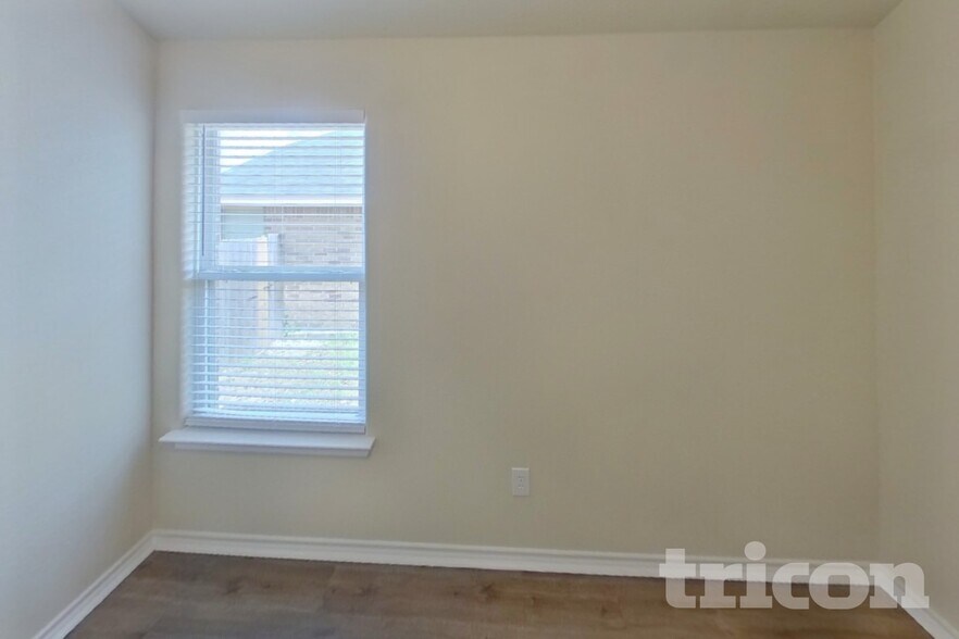 Building Photo - 1719 La Caya Dr