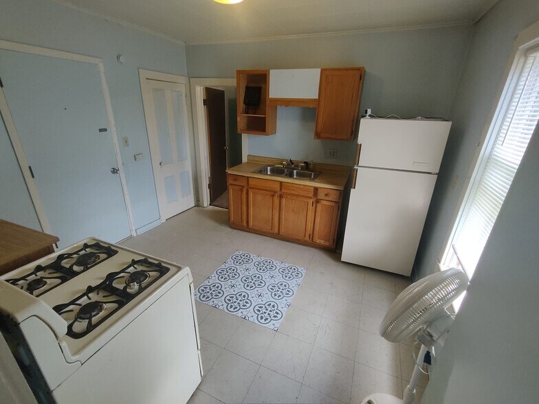 Building Photo - 708 Linden Pl
