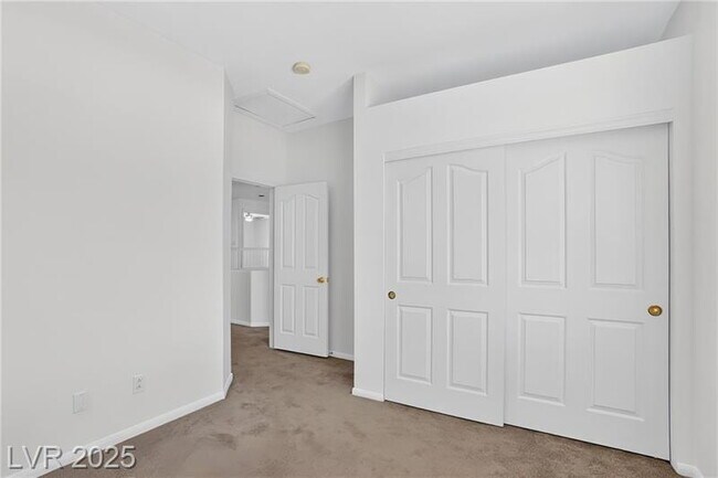 Building Photo - Exquisite 5-bed, 3-bath home w/ spacious 3-car garage offers luxurious living & effortless entert...