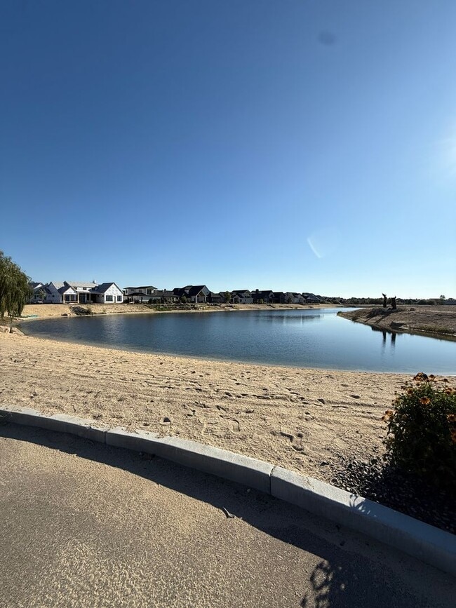Building Photo - Welcome to this stunning 5-bedroom, 3.5-ba...
