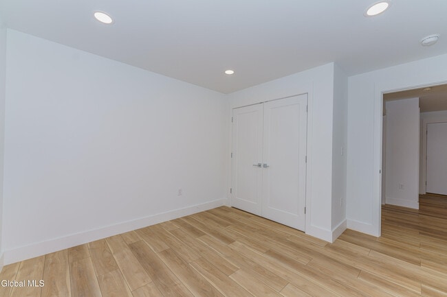 Building Photo - 9 Laura Dr