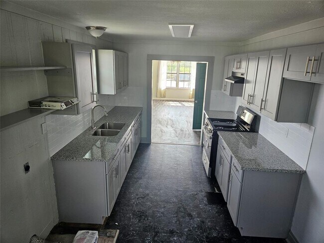 Primary Photo - 208 W 2nd St