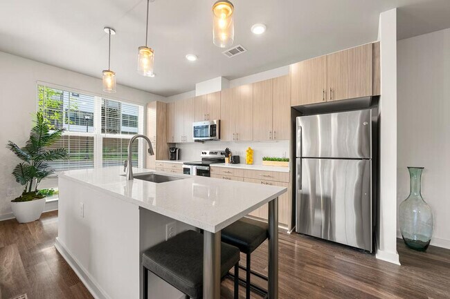 Building Photo - 2048 Bolton Dr NW