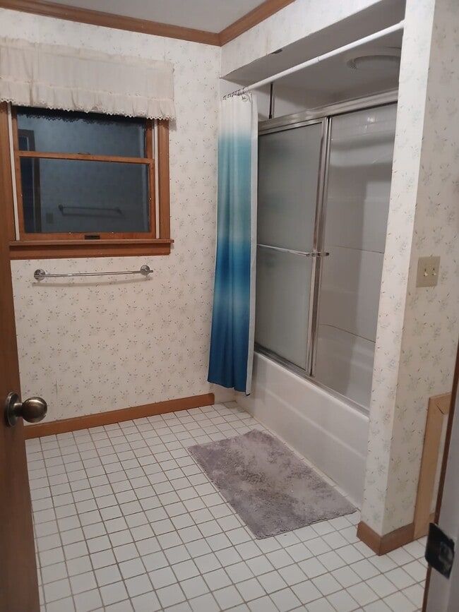 Building Photo - 315 Boyden St