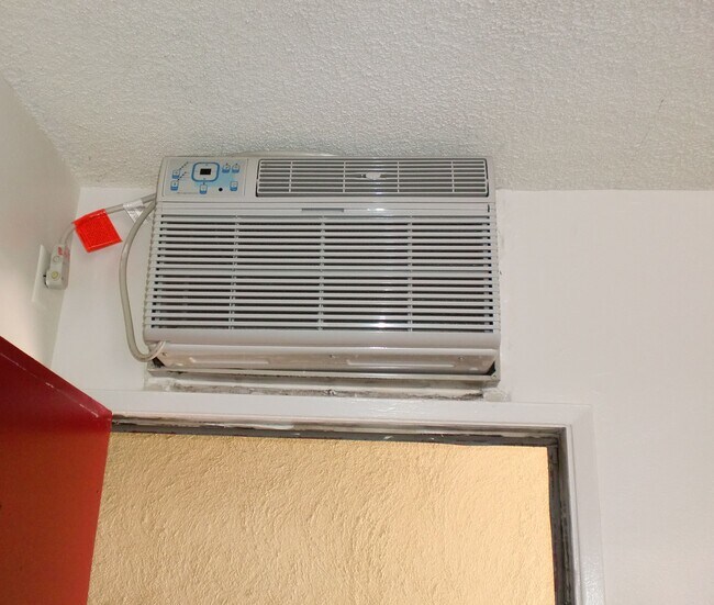 Building Photo - 17433 Vanowen St