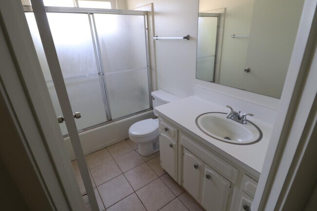 Building Photo - 1096 E Fremont Ave