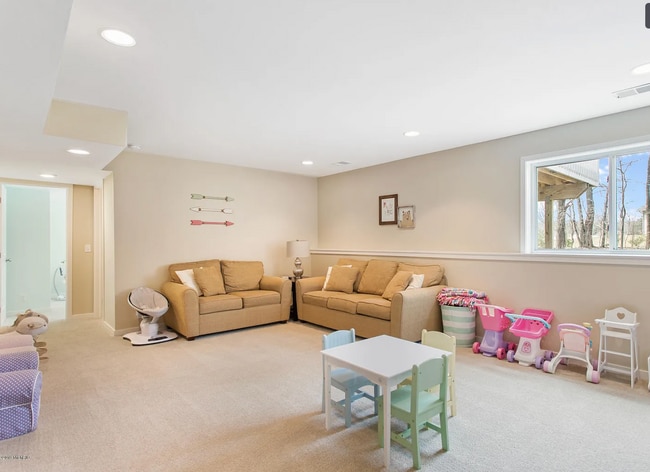 Building Photo - Welcome Home –  5 Bed in Timberline Acres