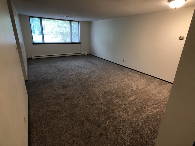 Building Photo - 2 Bedroom/1 Bathroom Available Near UND