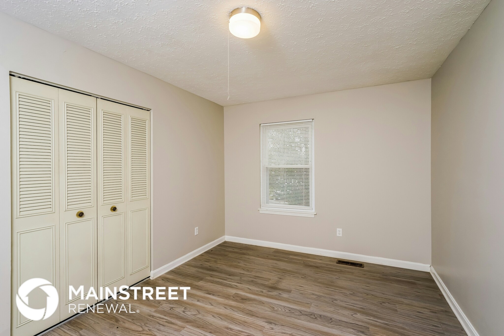Building Photo - 10509 Hillpark Dr