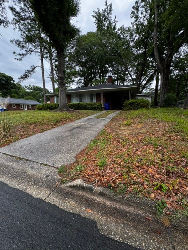 Building Photo - 2414 Slay Dr