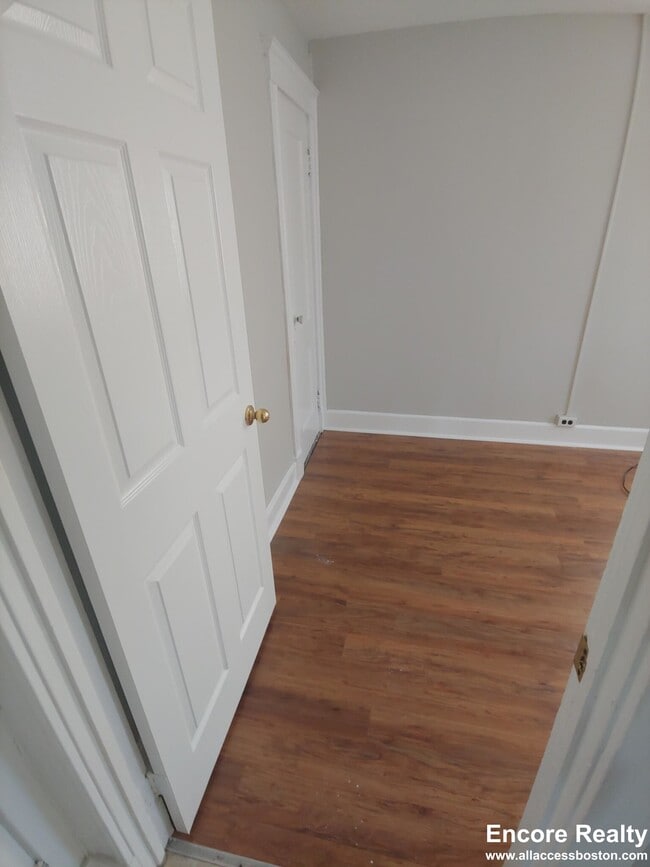 Building Photo - 224 Hanover St