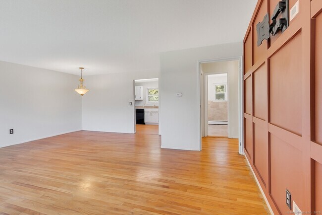 Building Photo - 476 Oak Ave