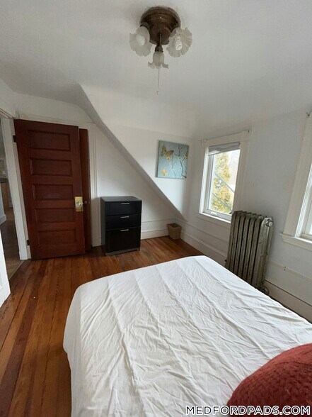 Building Photo - 124 Forest St