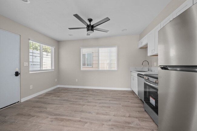 Building Photo - Bedrooms for Rent!