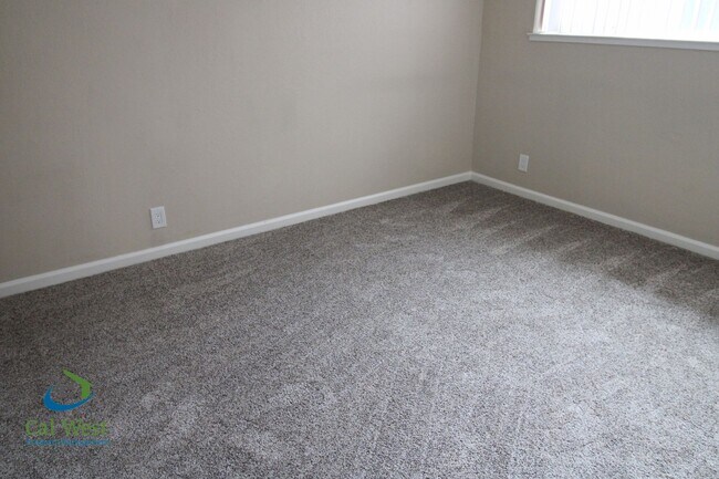 Building Photo - $4095 - 4 Bed/2 Bath 1933 sqft single stor...