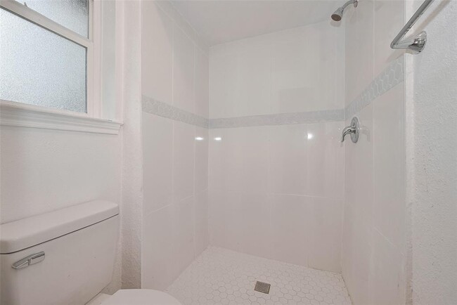 Building Photo - 25303 Lynbriar Ln