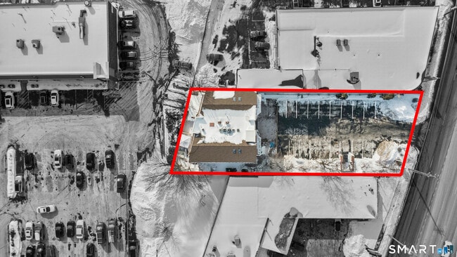 Building Photo - 937 Post Rd