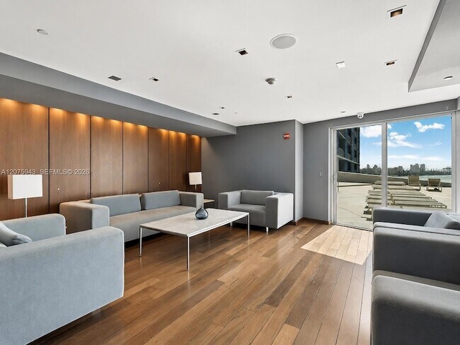 Building Photo - 335 S Biscayne Blvd