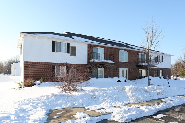 Building Photo - Quaker Estates