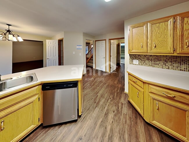 Building Photo - 2615 Heritage Lake Dr