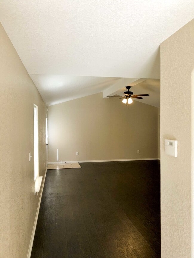 Building Photo - "Hard to Find" Roomy 1-story in Luckey Ran...
