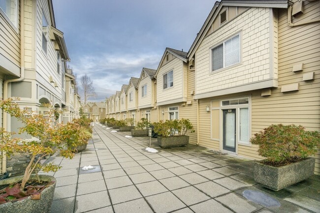 Building Photo - 9223 122nd Ct NE