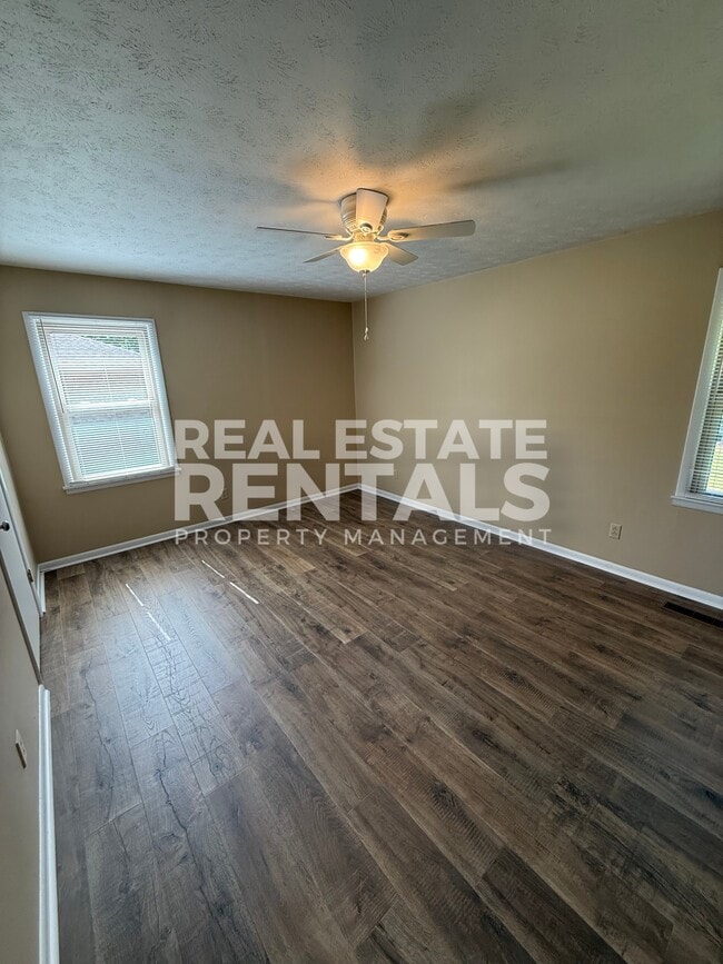 Building Photo - 120 S Hawk Dr