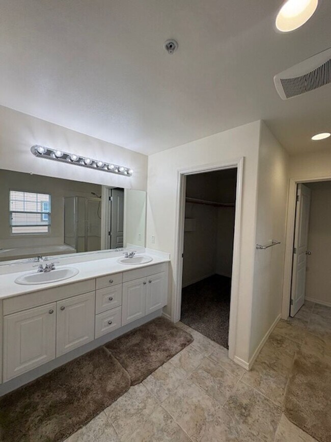 Building Photo - 9137 Arbol del Rosal Way