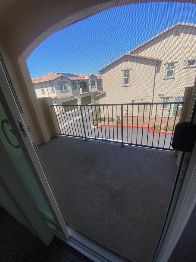 Building Photo - Like New 2 Bed 2 Bath Condo in Temecula