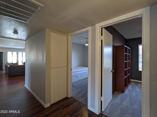 Building Photo - 10044 N 39th Ln