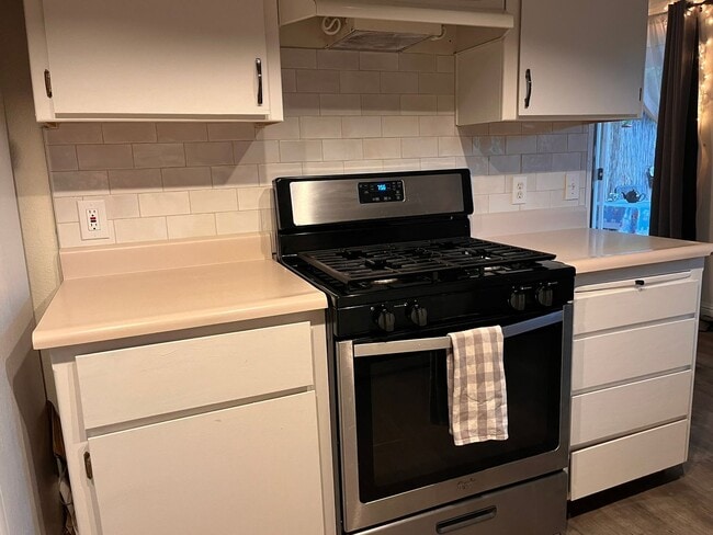 Building Photo - GO928#E &amp; F-Lotti, Carole Kelly