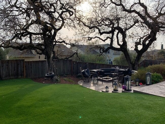 Building Photo - Stunning Five Bedroom Newer Napa Home
