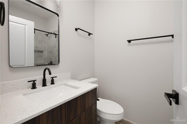 Building Photo - 21 Selena St