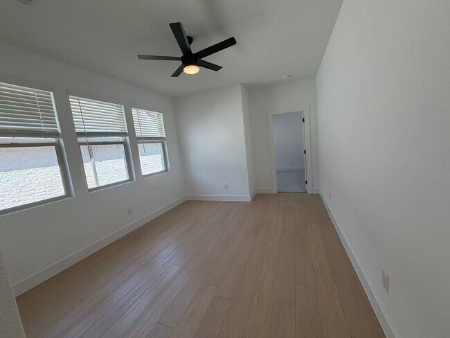 Building Photo - Move-in ready and like-new! Washer, dryer, and refrigerator Included.