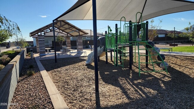 Building Photo - 2934 E Augusta Ave