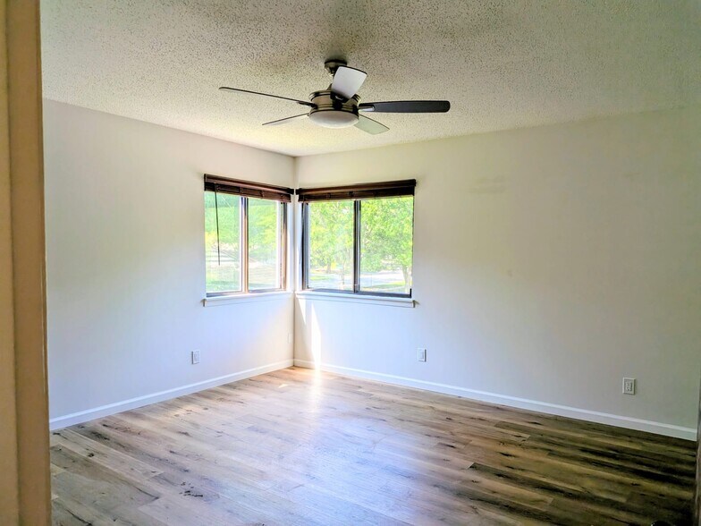 Building Photo - 515 Clearwater Dr