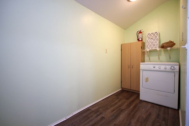 Building Photo - 207 Beverly St