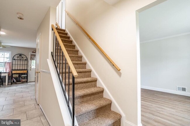 Building Photo - 10 Honey Locust Ln