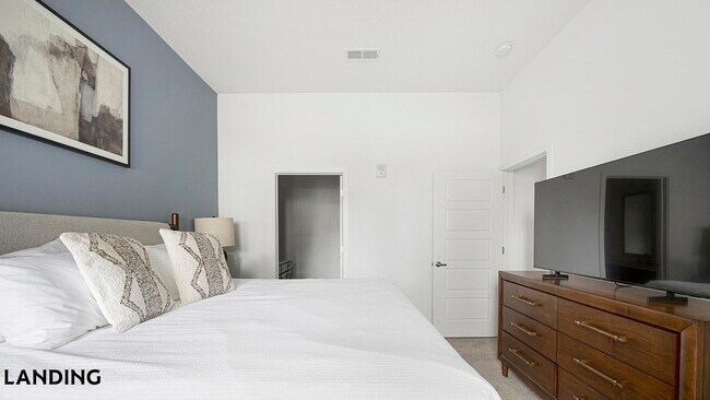 Building Photo - 4670 Merchants Park Cir