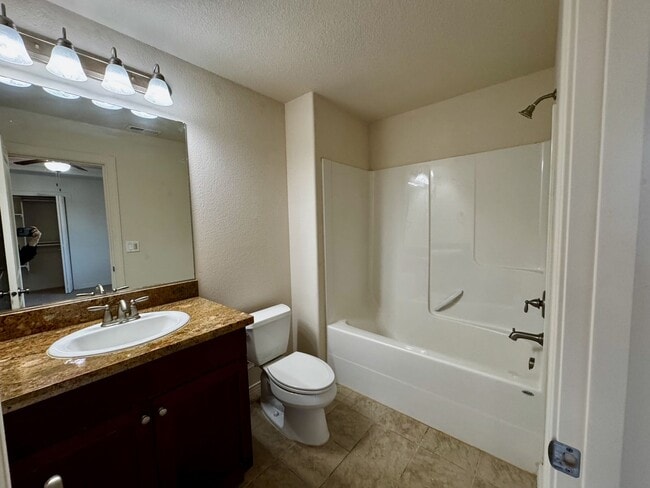 Building Photo - Spacious 3-4 Bedroom Home with Low Mainten...