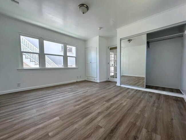 Building Photo - 1556 S Beverly Glen Blvd
