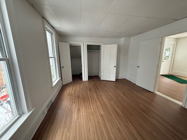 Building Photo - 119/121 N. Clinton St.