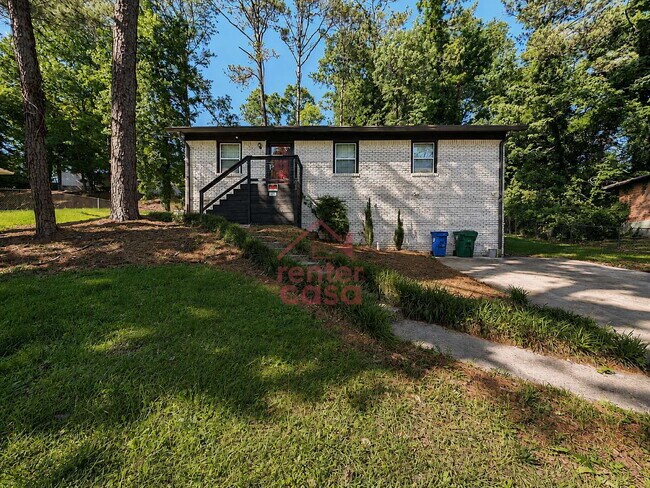 Building Photo - The Bouldercliff | Stylish & Convenient Atlanta Room: All-Inclusive Living!