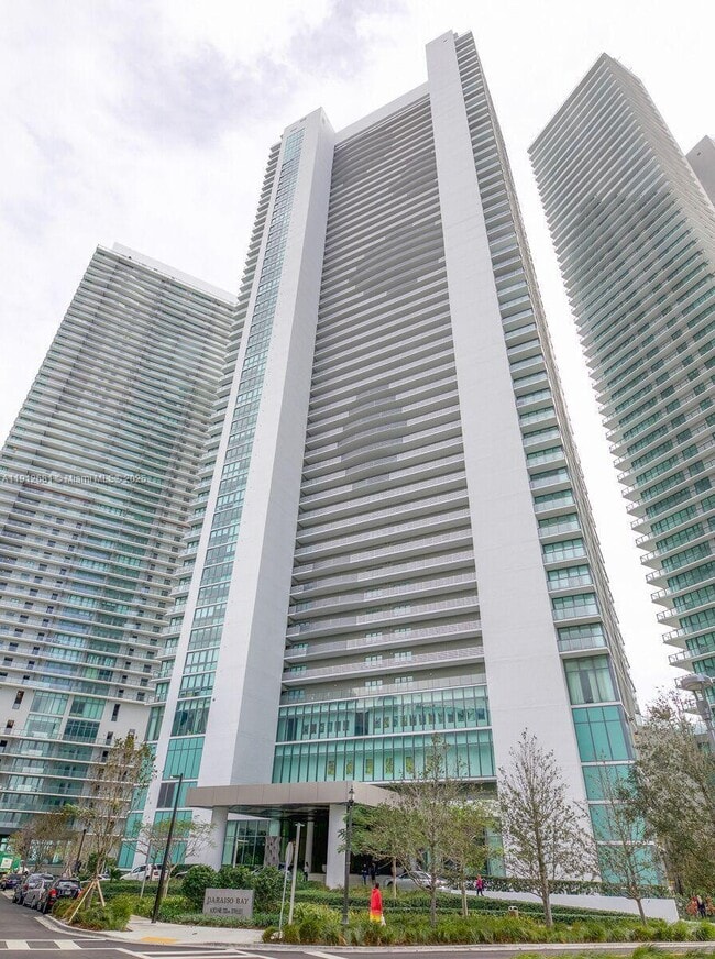 Building Photo - 650 NE 32nd St