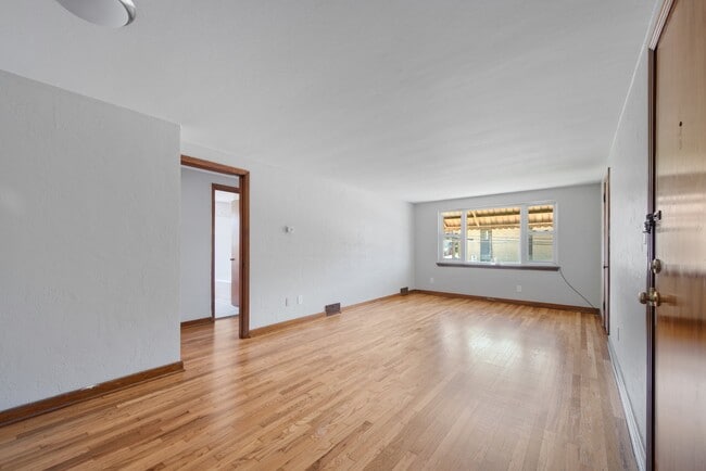 Building Photo - 1437 Lincoln Way