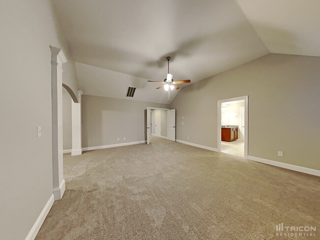 Building Photo - 302 Bronze Dr