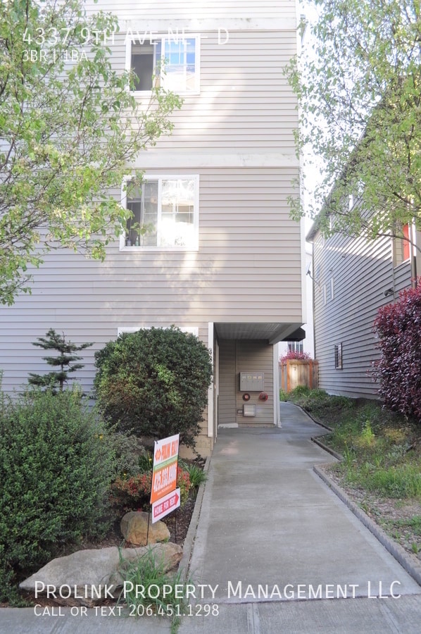 Building Photo - 4337 9th Ave NE