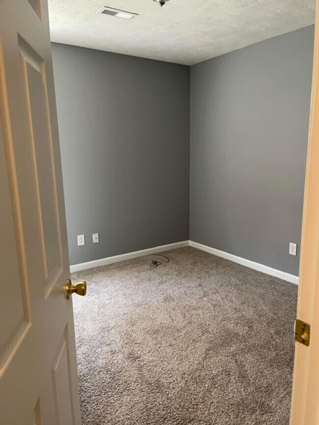 Building Photo - Beautiful 3 Bed, 2 Bath Home, Convenient Location, Close to Fort Knox