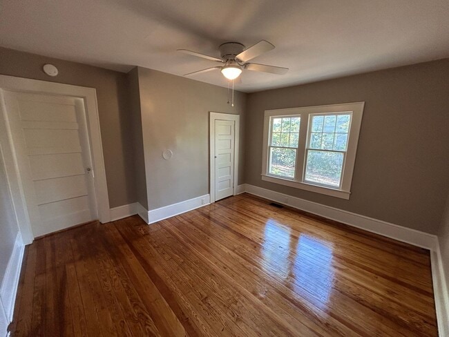 Building Photo - Hardwood floors and front porch